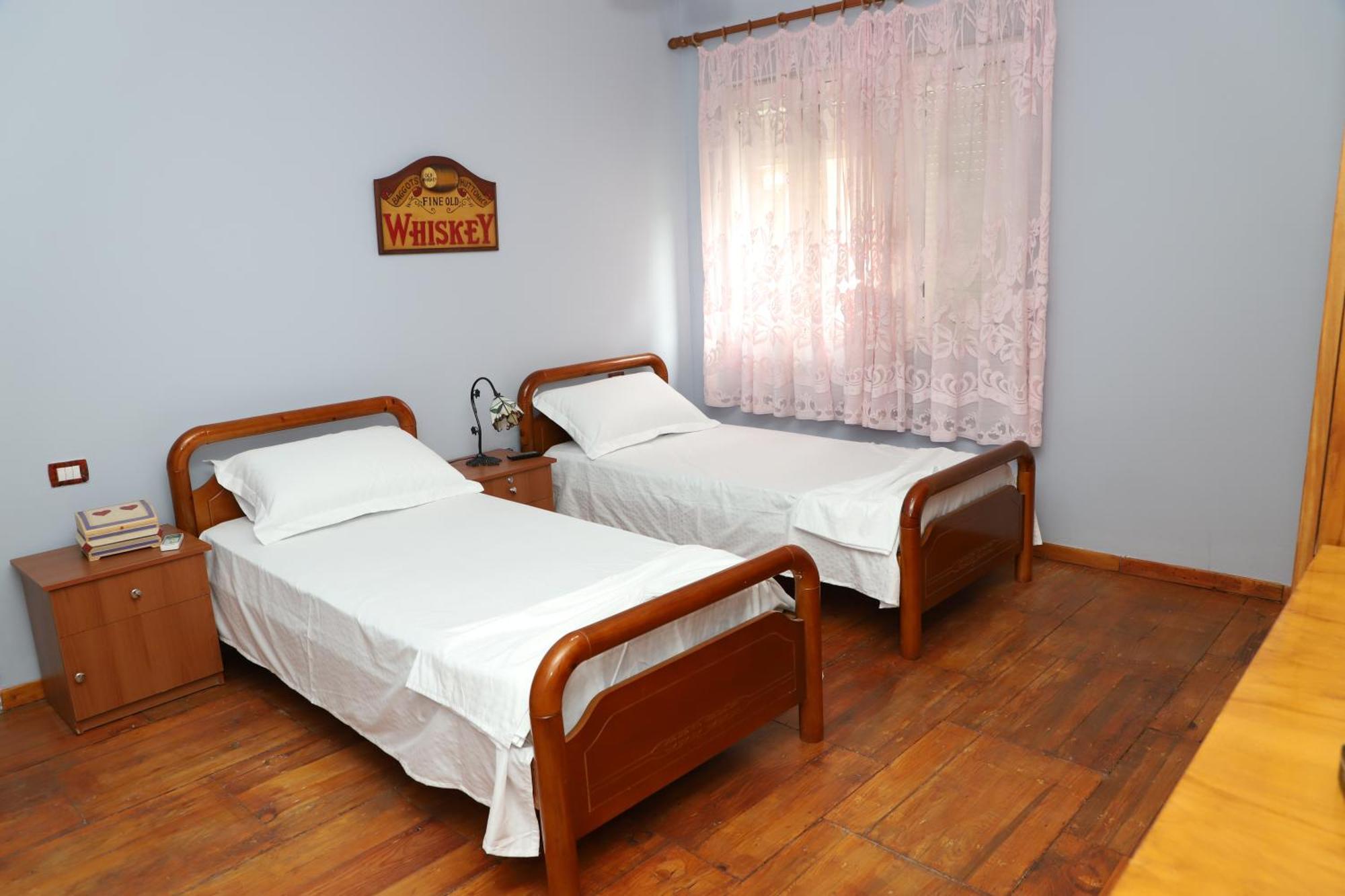 Guesthouse Katerina Berat Luaran gambar
