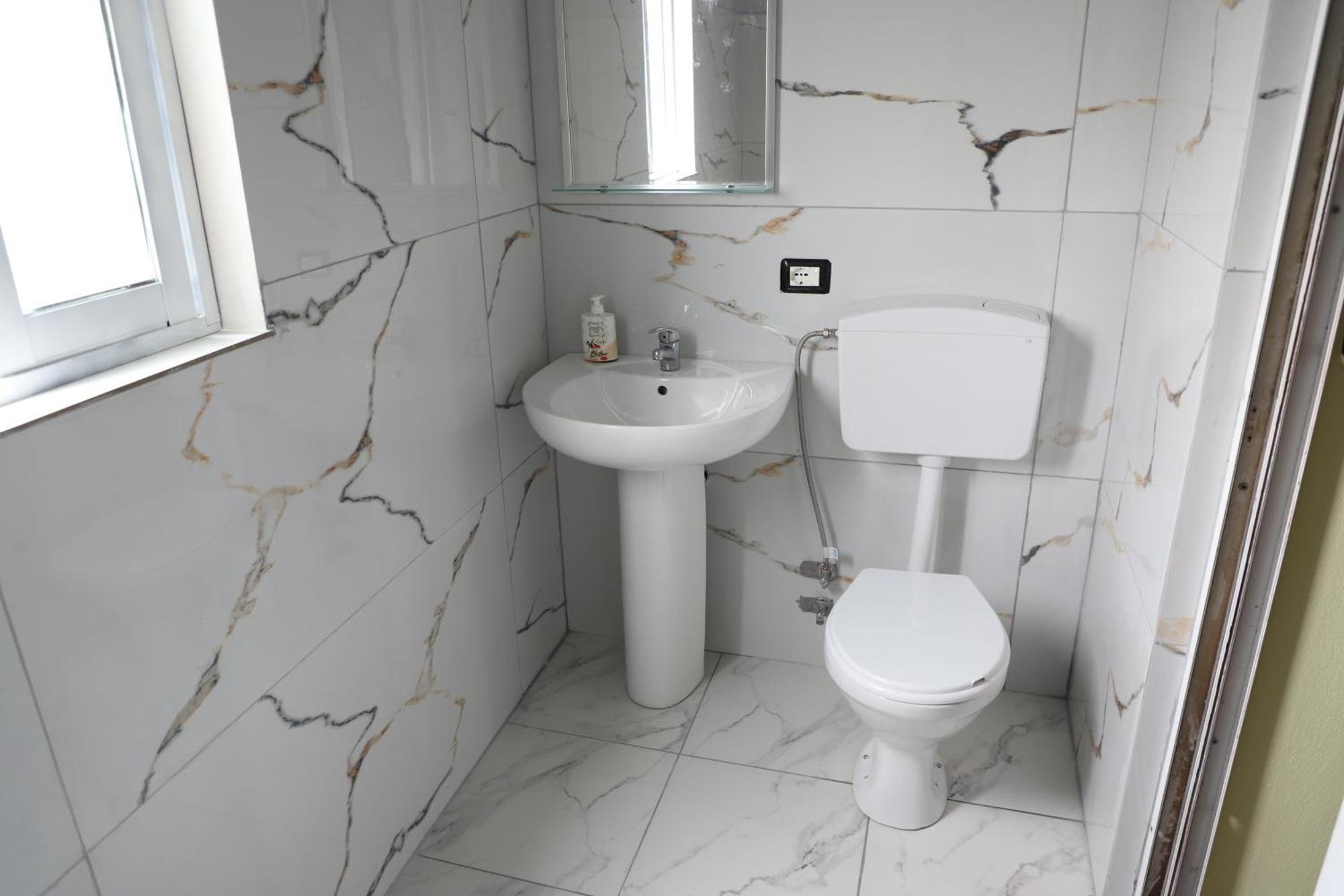 Guesthouse Katerina Berat Luaran gambar