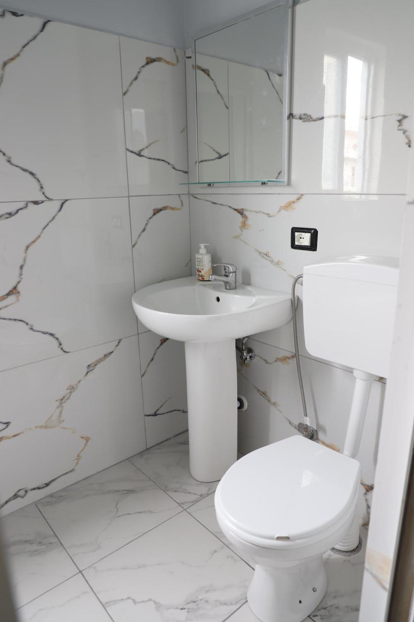 Guesthouse Katerina Berat Luaran gambar